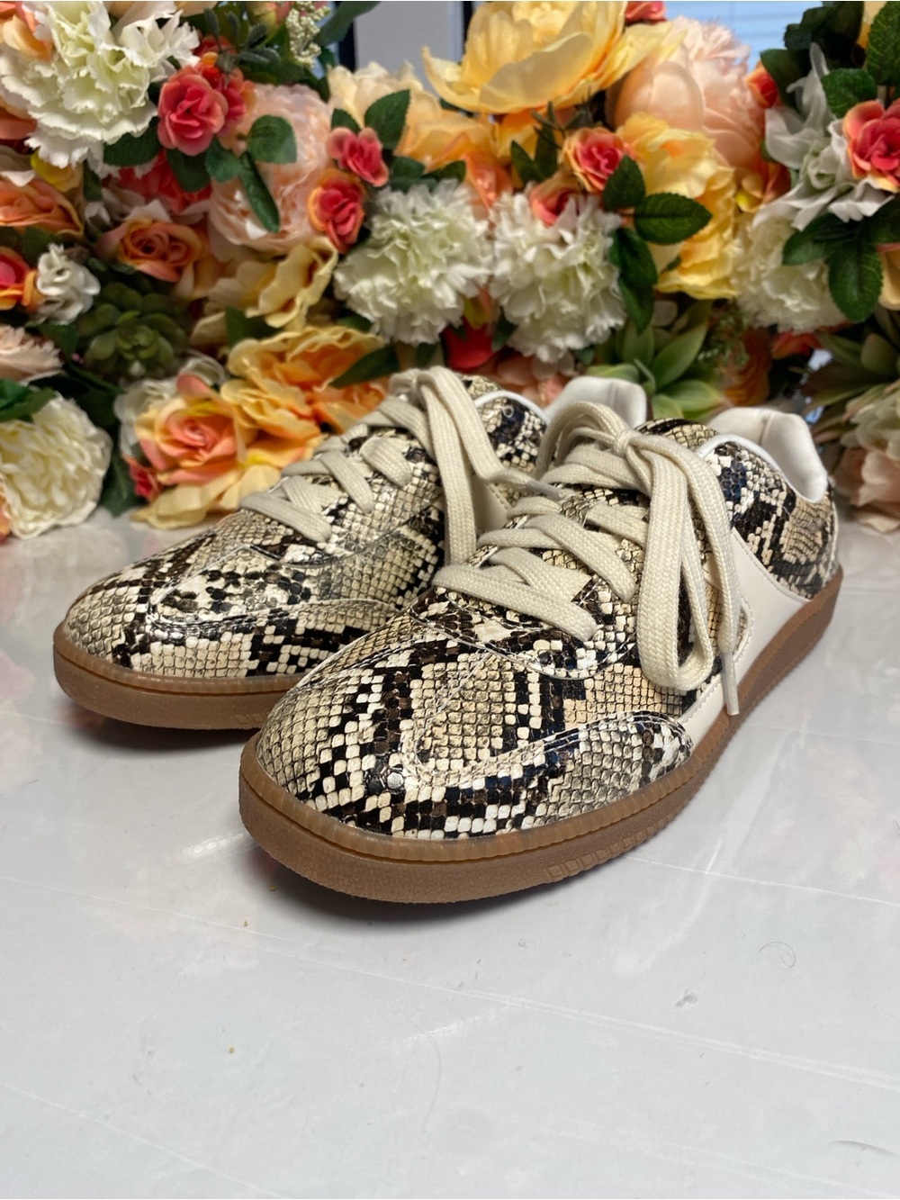 No Boundaries Snake Print Lace-Up Sneakers Size 8.5 Cream Brown